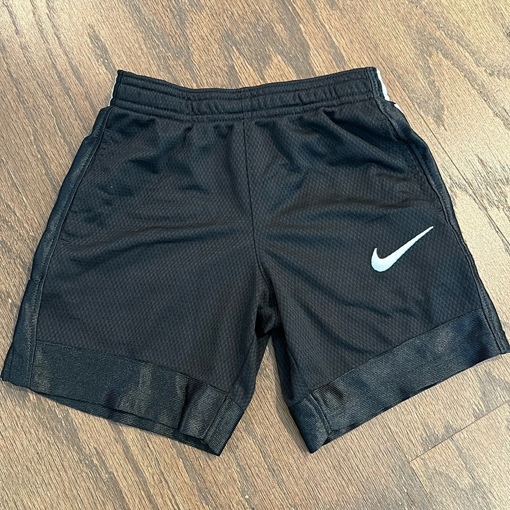 Youth Nike Shorts XS (4)